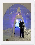Snowcastle_3895 * 1944 x 2592 * (2.33MB)